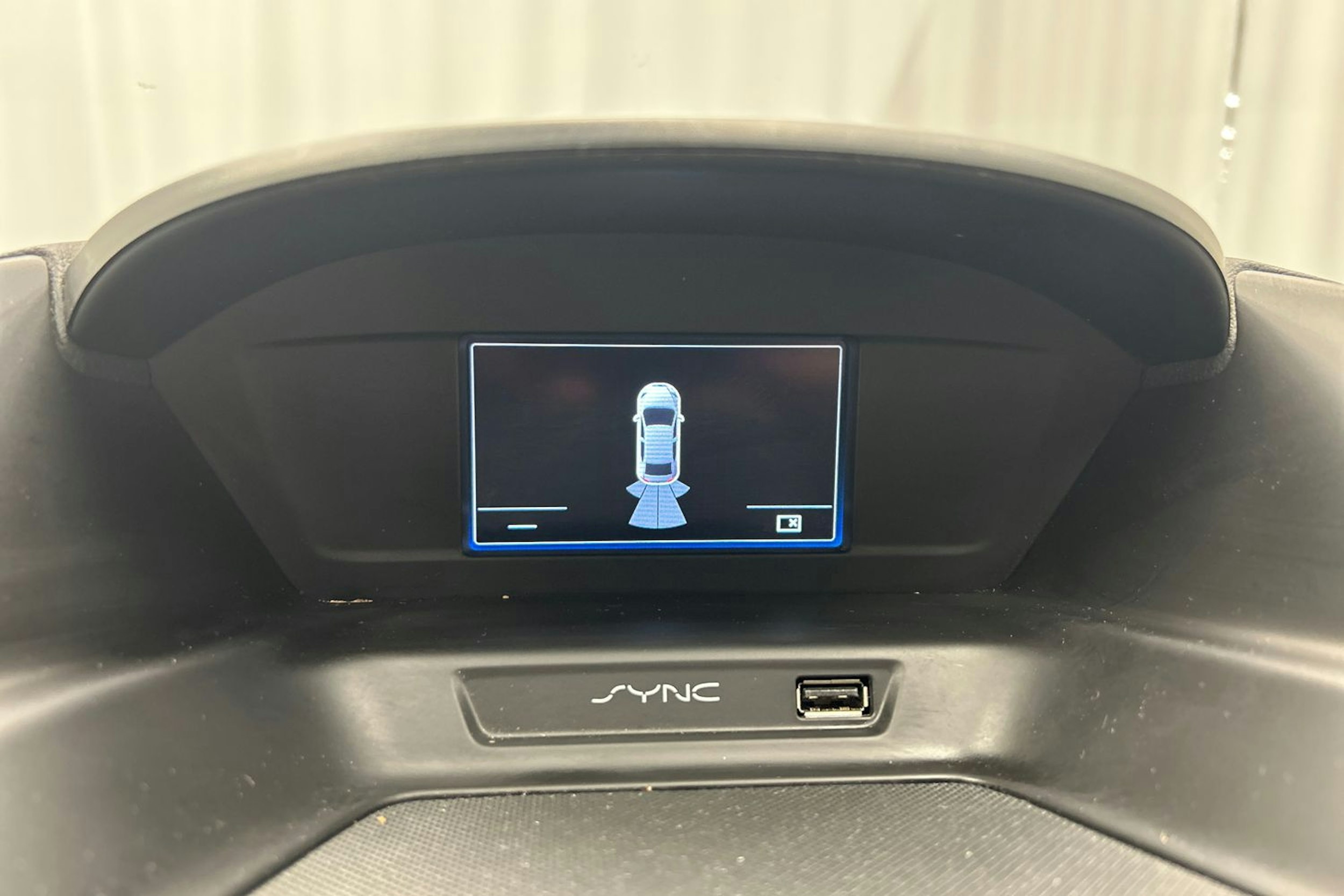 harmaa Ford C-Max 2017 kuva 19.