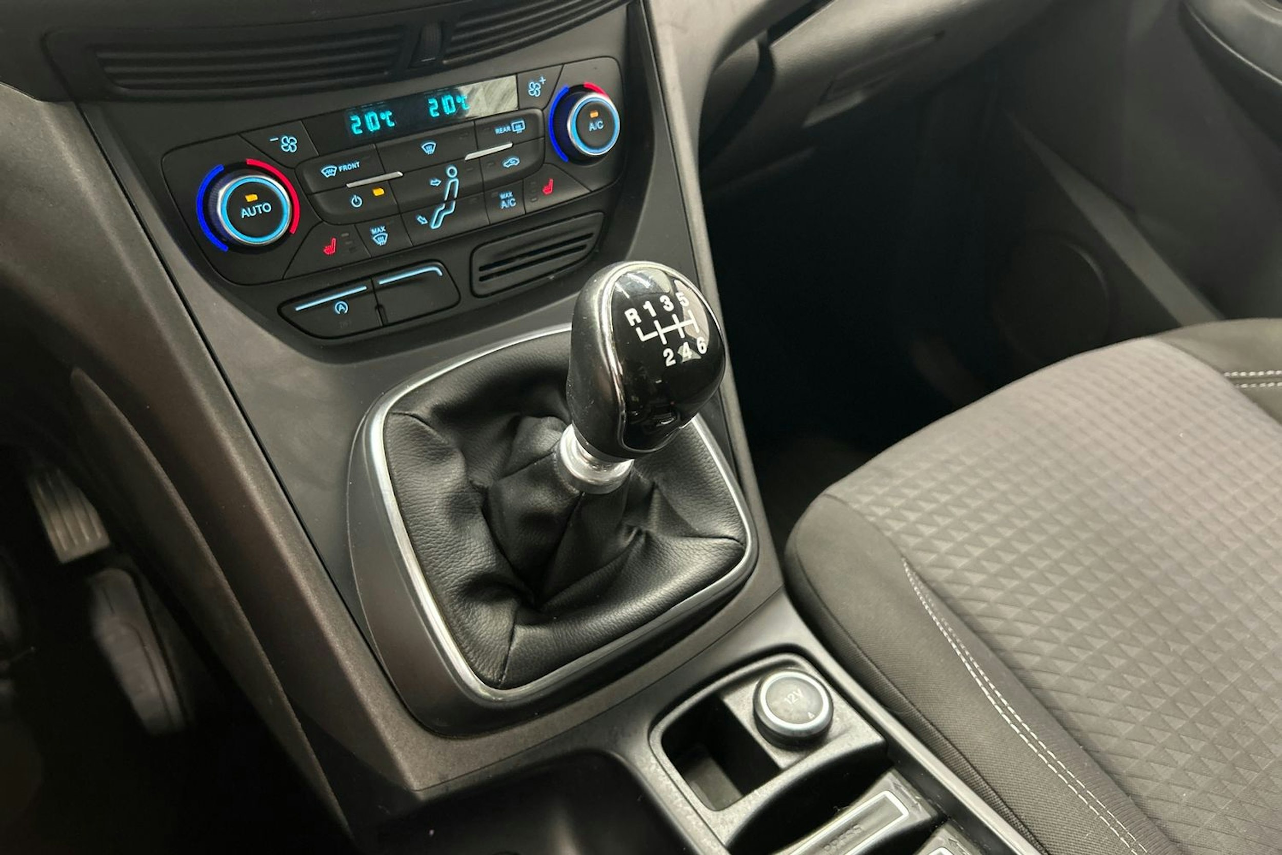 harmaa Ford C-Max 2017 kuva 21.