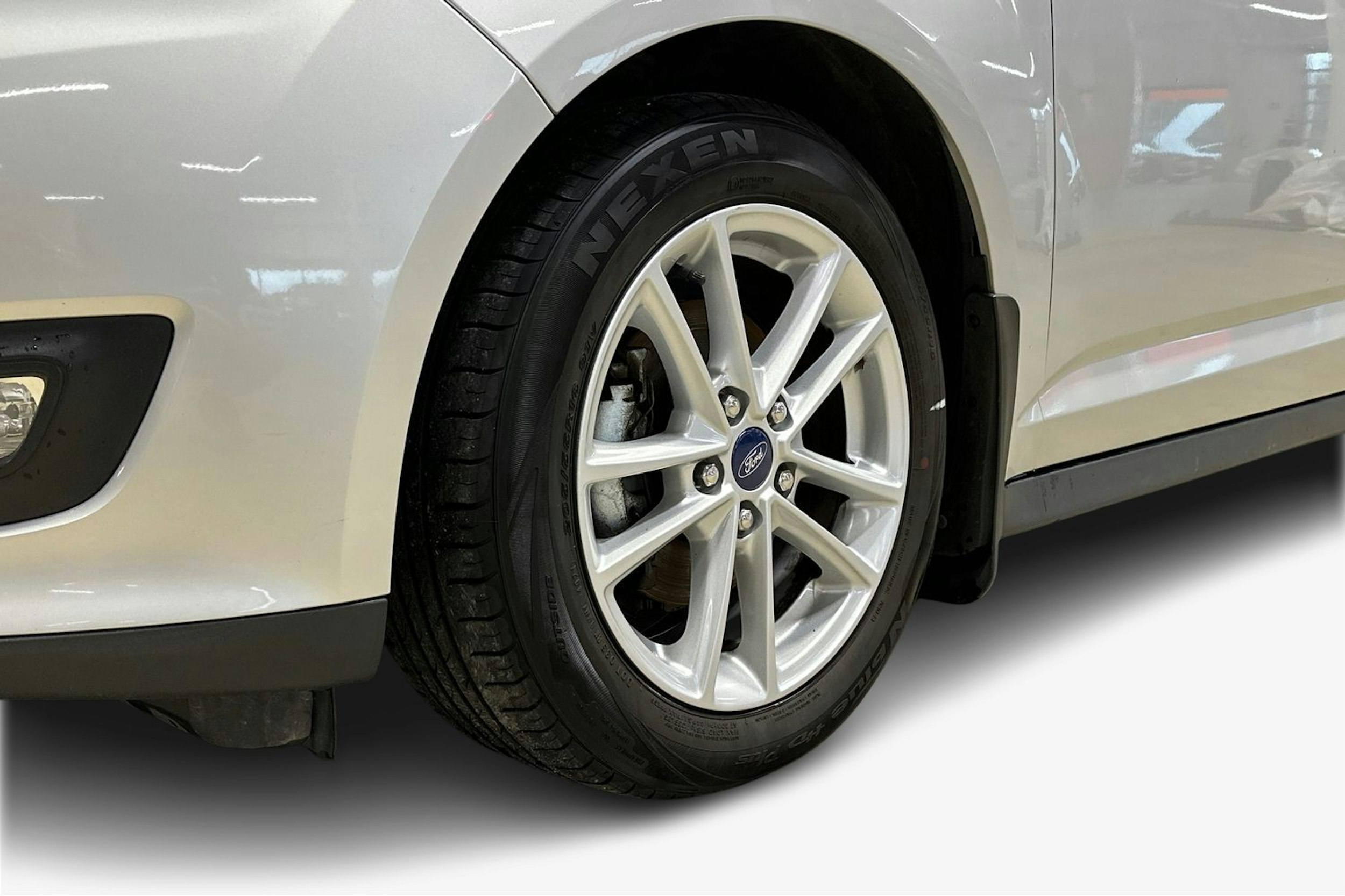harmaa Ford C-Max 2017 kuva 11.
