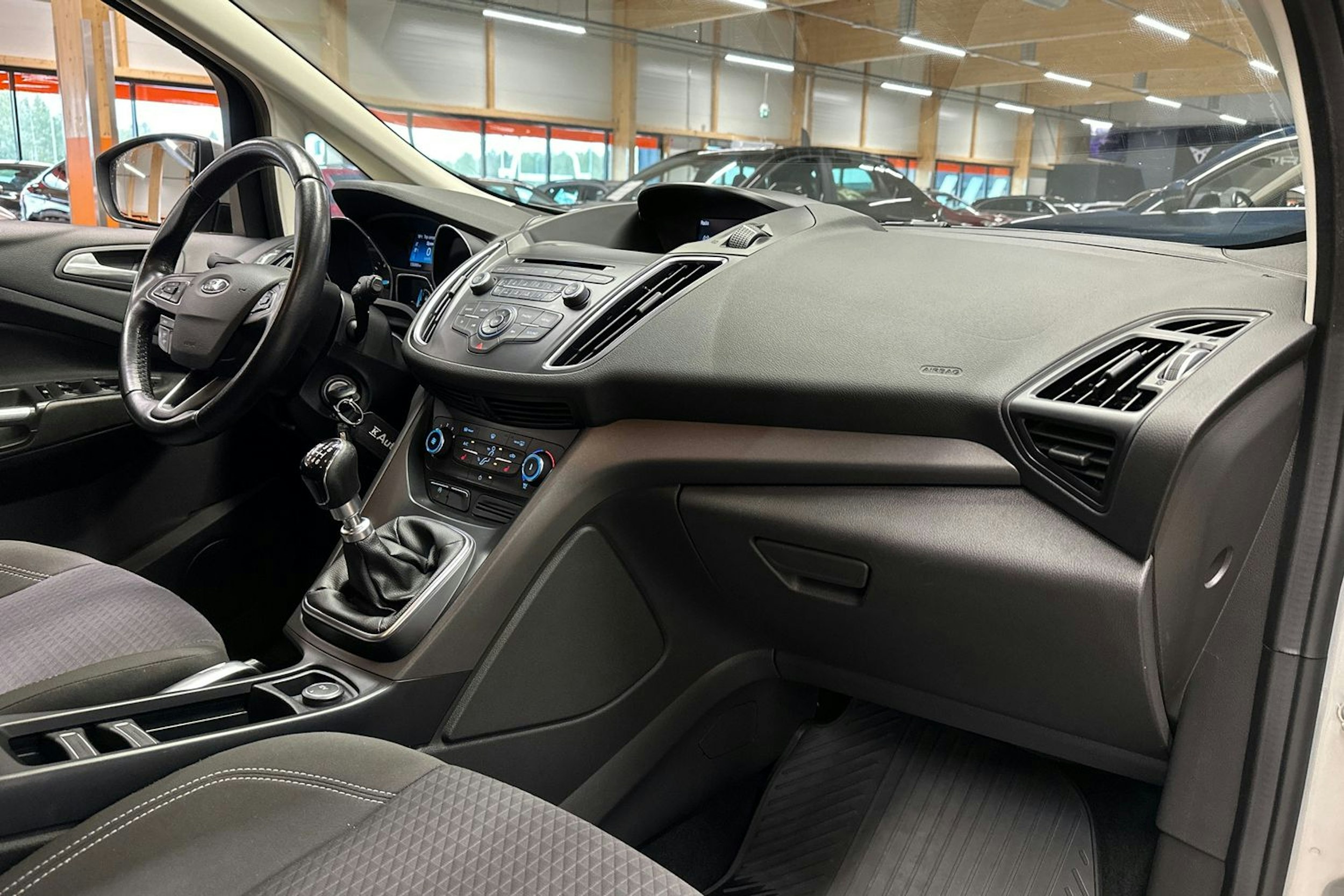 harmaa Ford C-Max 2017 kuva 14.