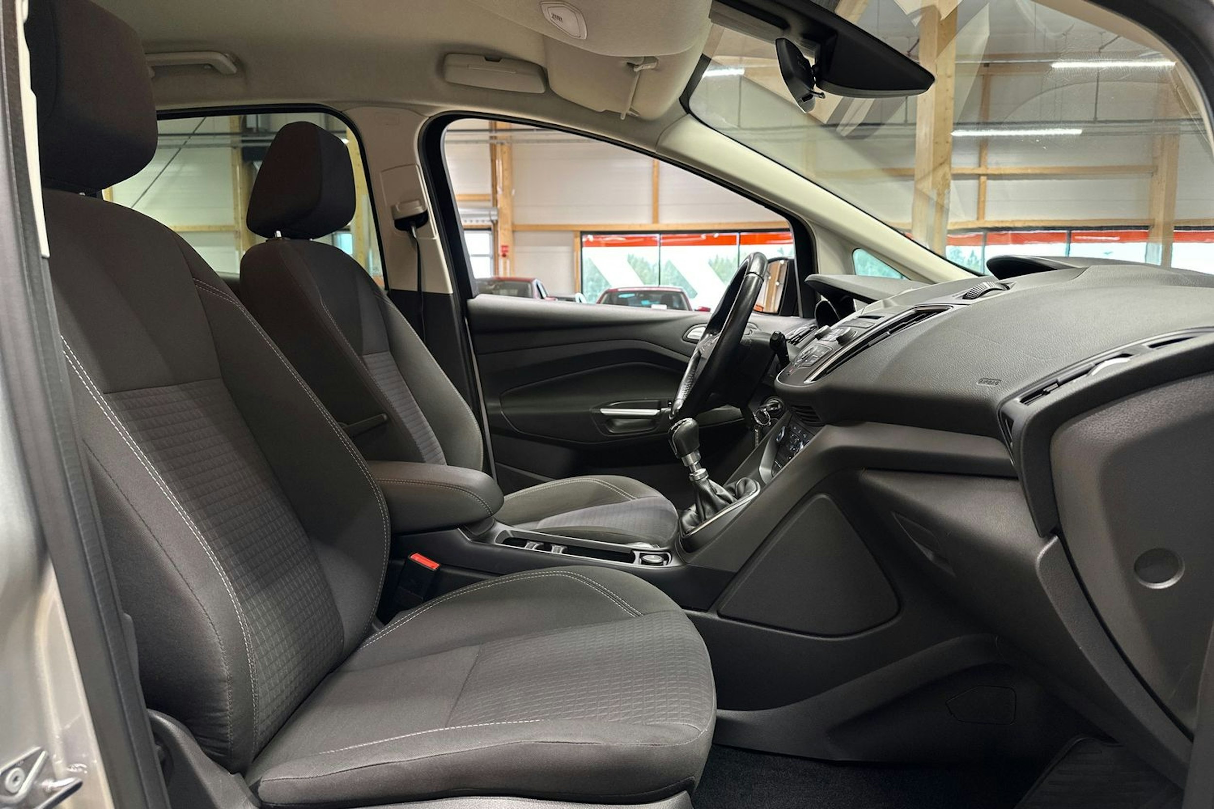 harmaa Ford C-Max 2017 kuva 15.