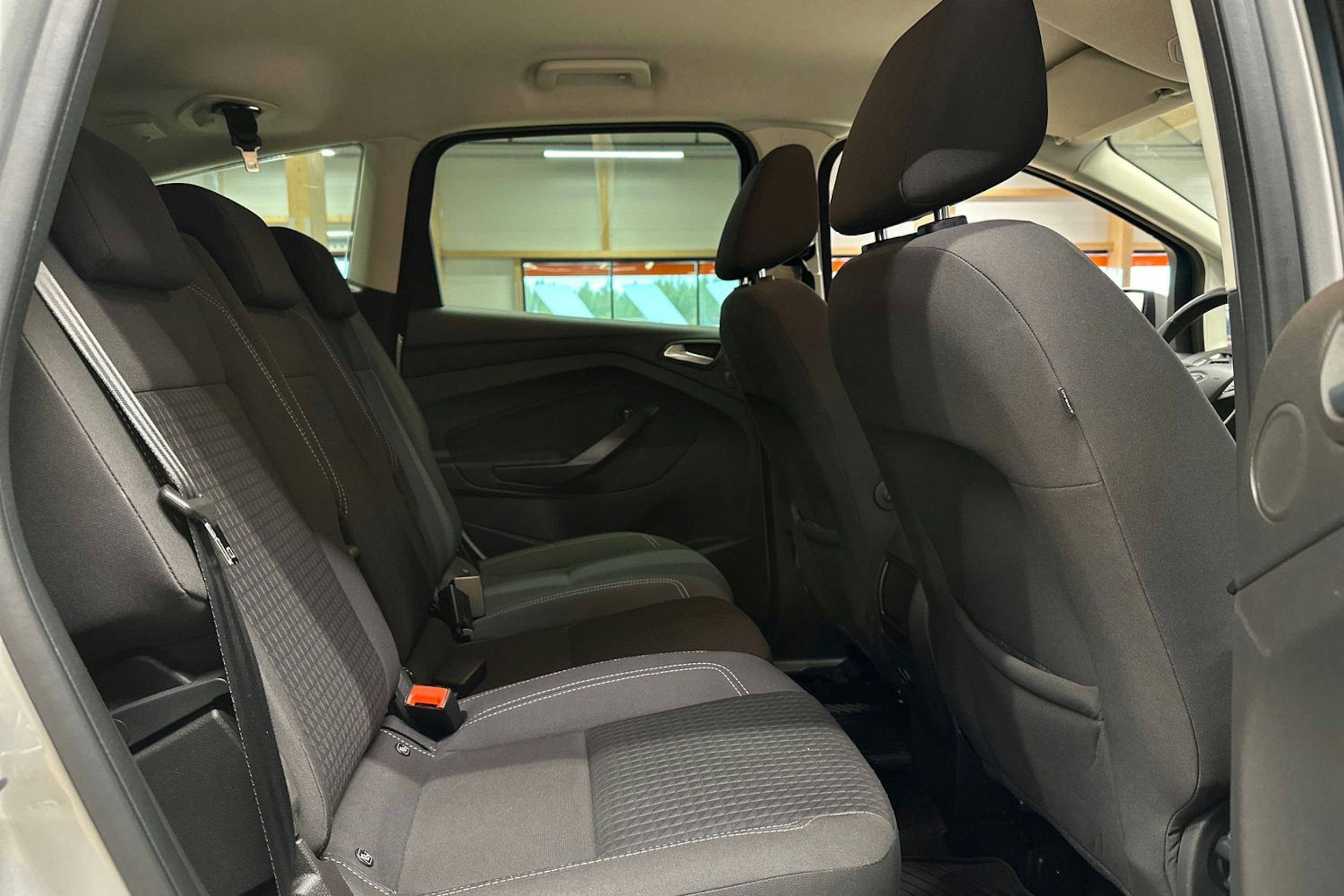 harmaa Ford C-Max 2017 kuva 16.