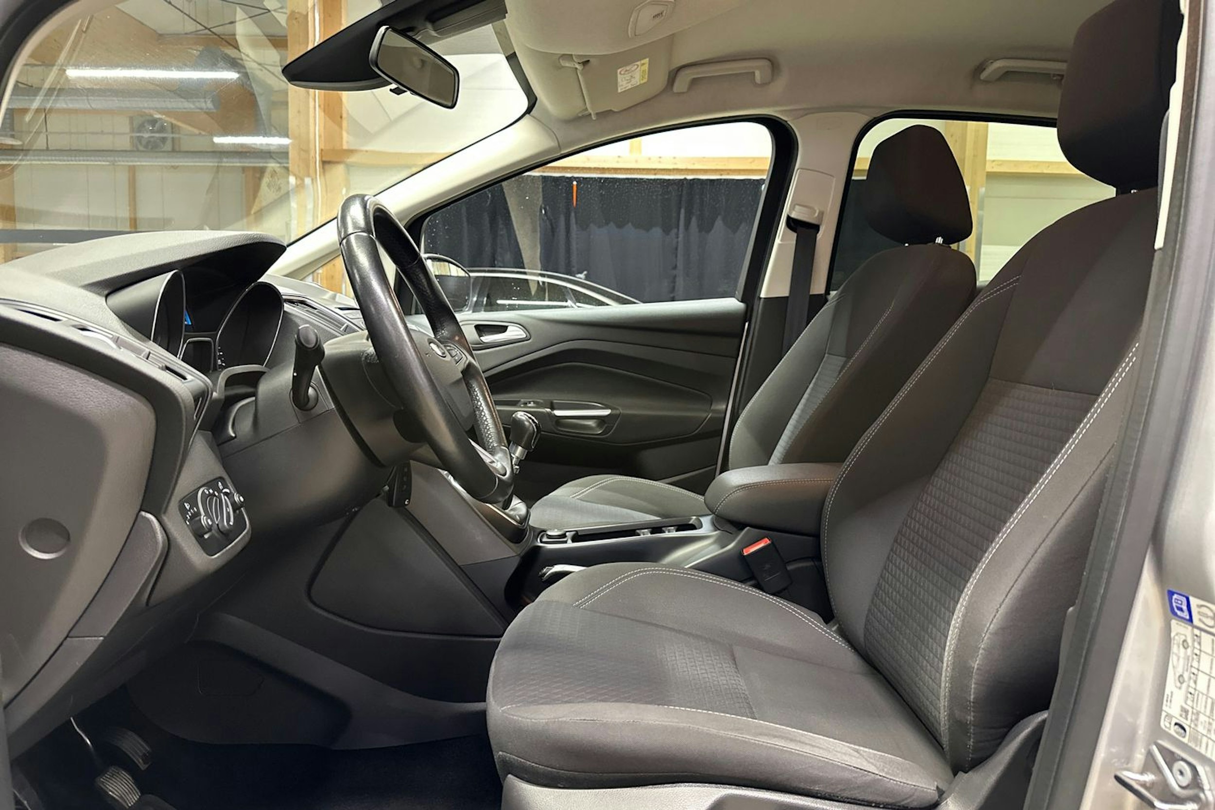 harmaa Ford C-Max 2017 kuva 17.