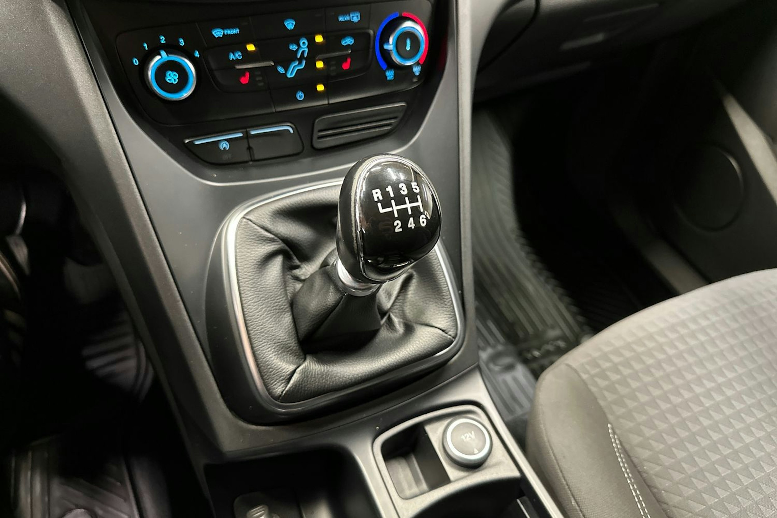 harmaa Ford C-Max 2017 kuva 22.