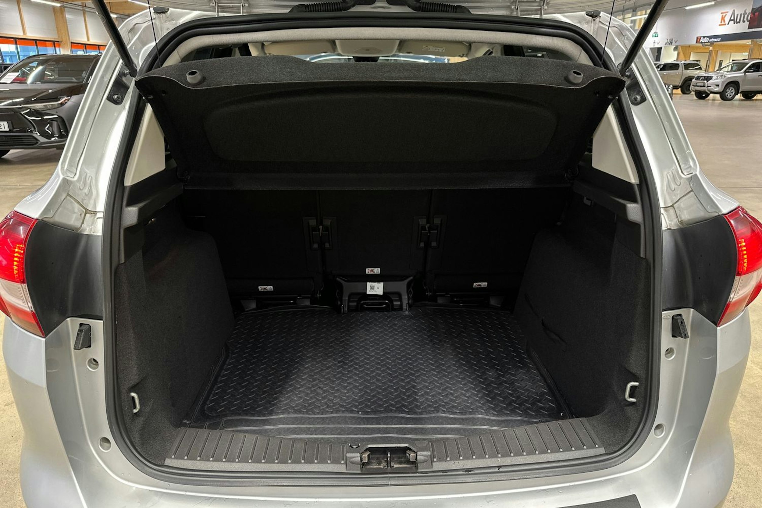 harmaa Ford C-Max 2017 kuva 29.
