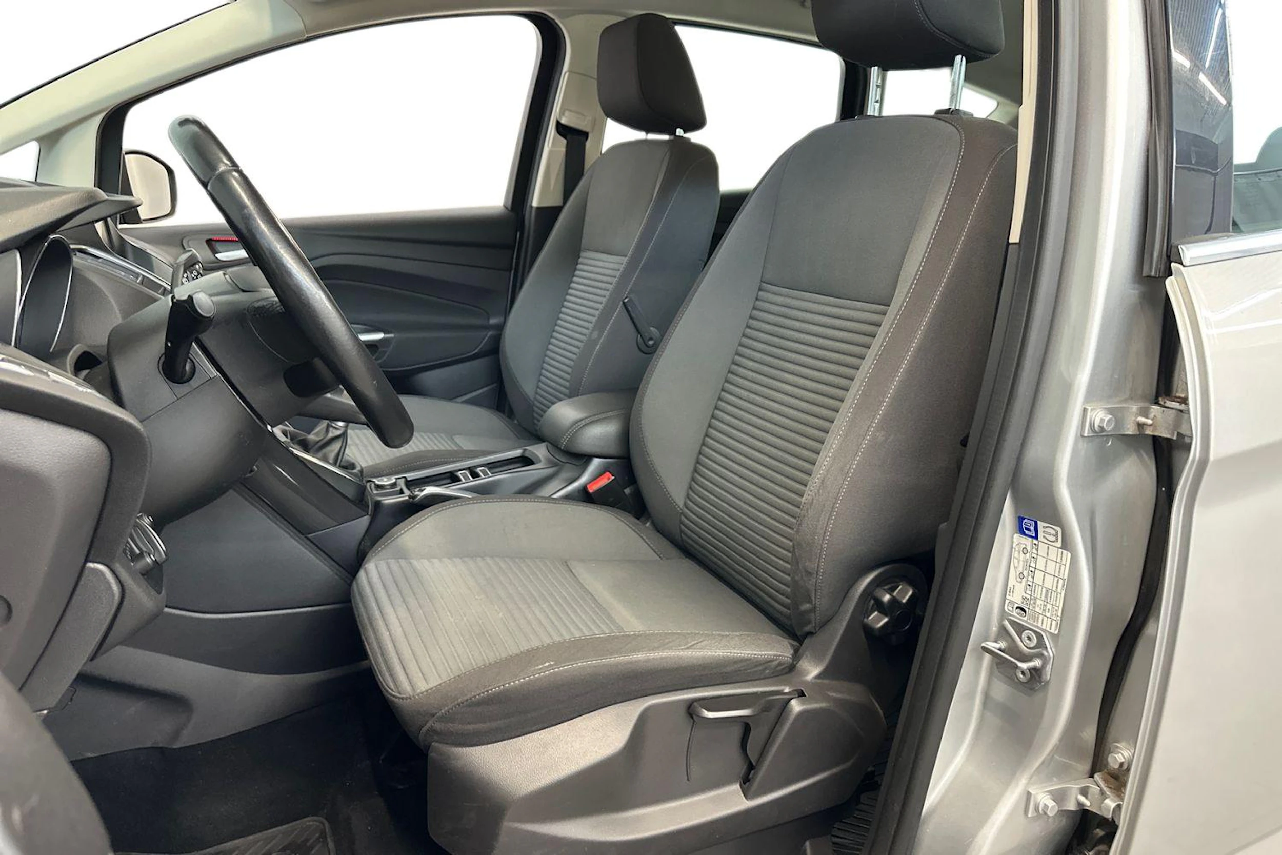 harmaa Ford C-Max 2017 kuva 7.