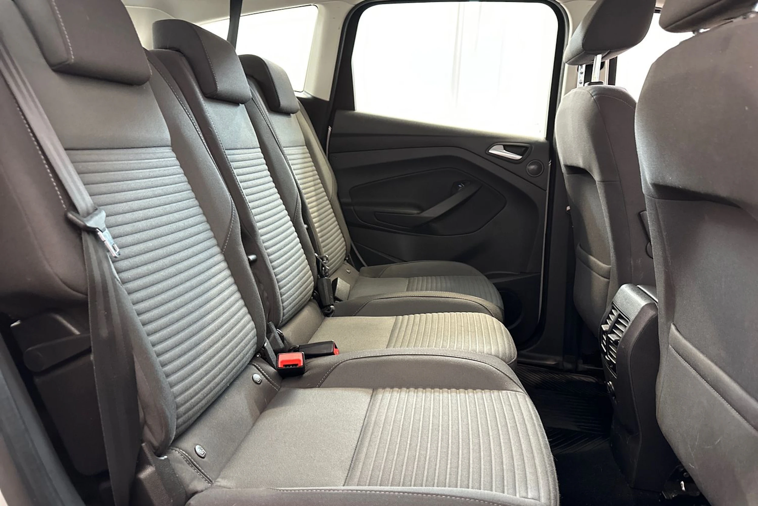 harmaa Ford C-Max 2017 kuva 10.