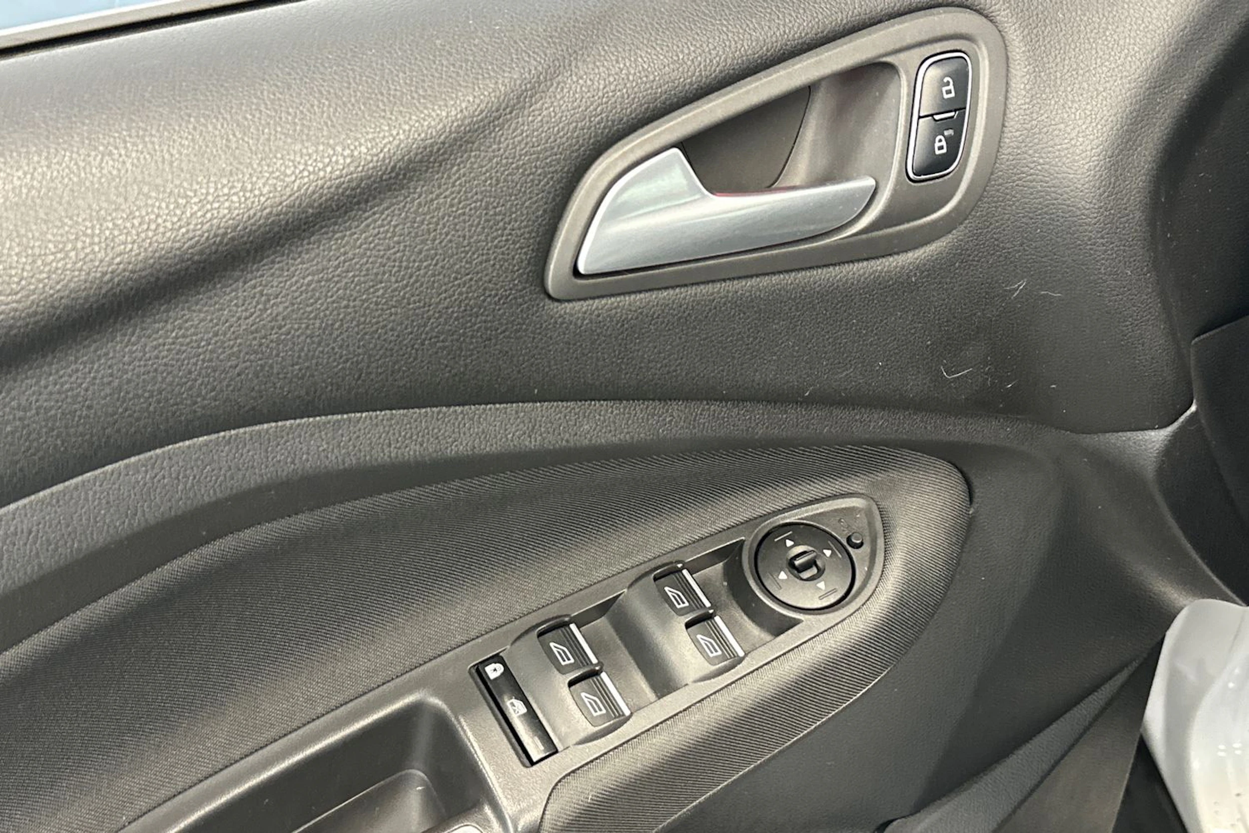 harmaa Ford C-Max 2017 kuva 15.