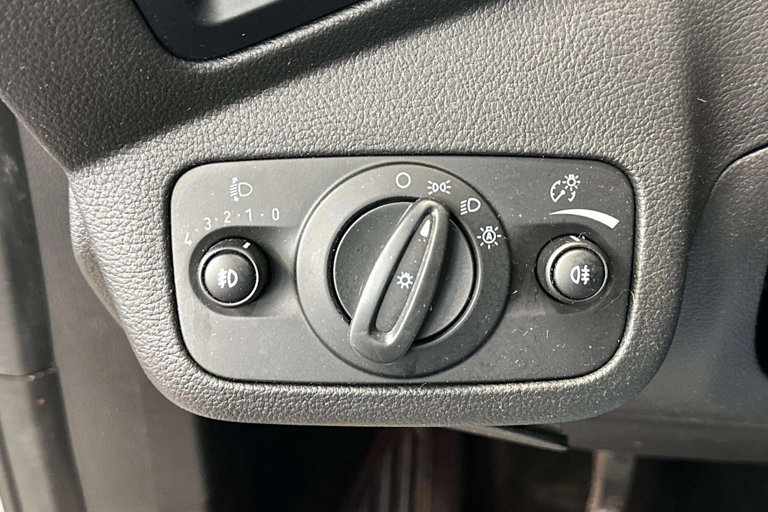 harmaa Ford C-Max 2017 kuva 16.