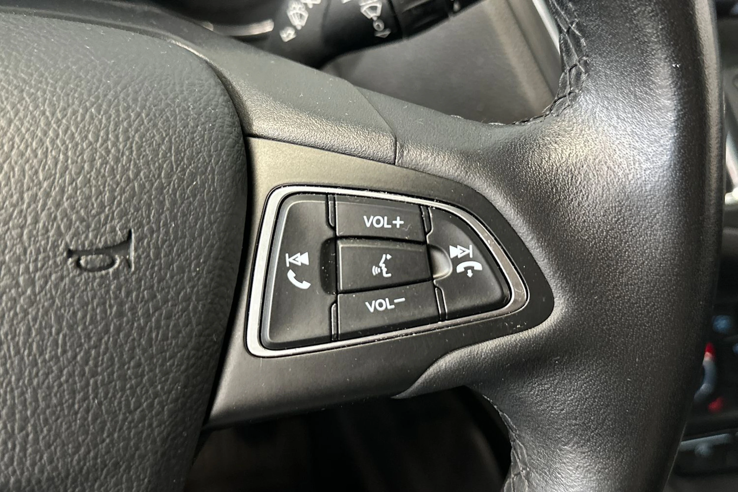 harmaa Ford C-Max 2017 kuva 18.