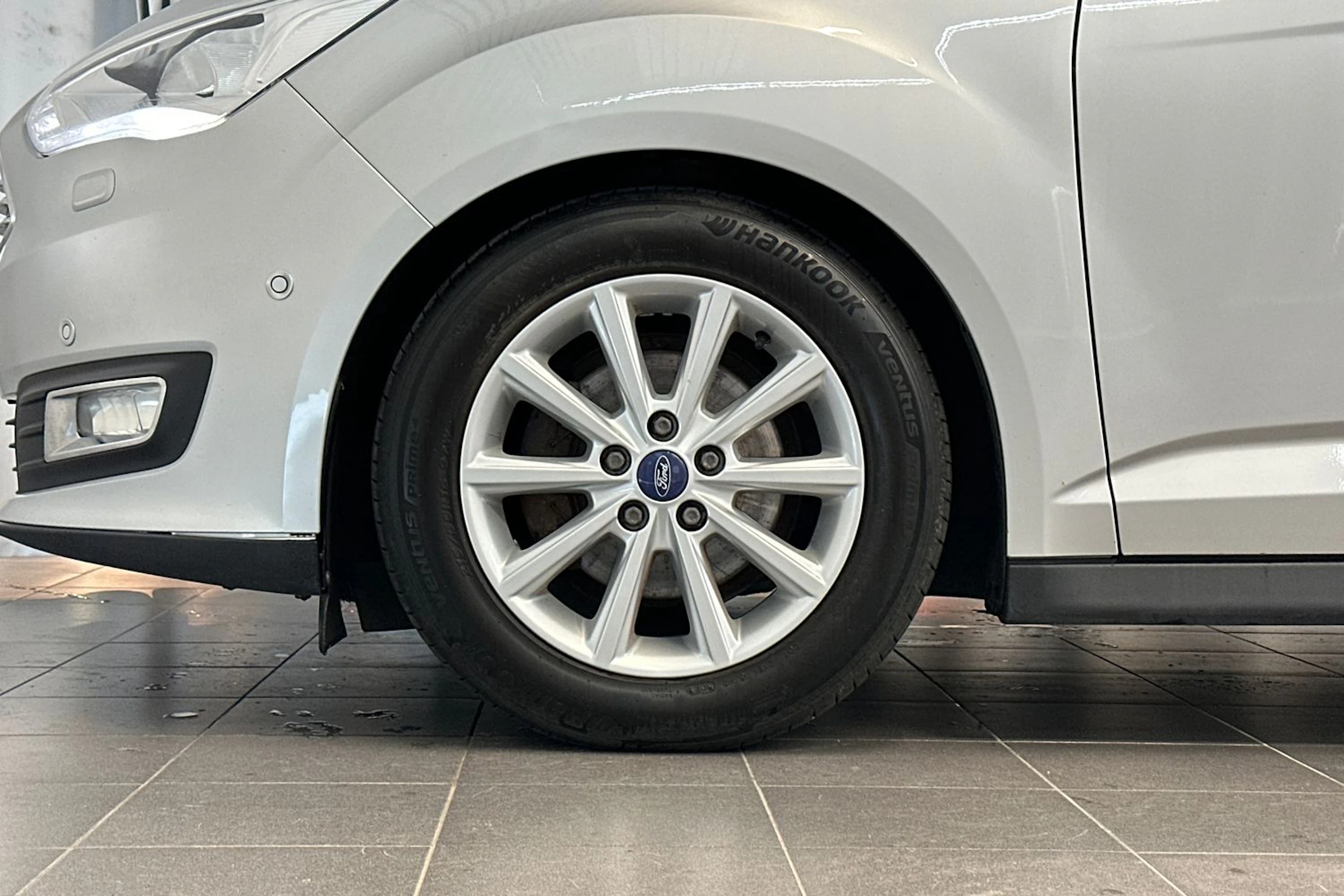 harmaa Ford C-Max 2017 kuva 25.