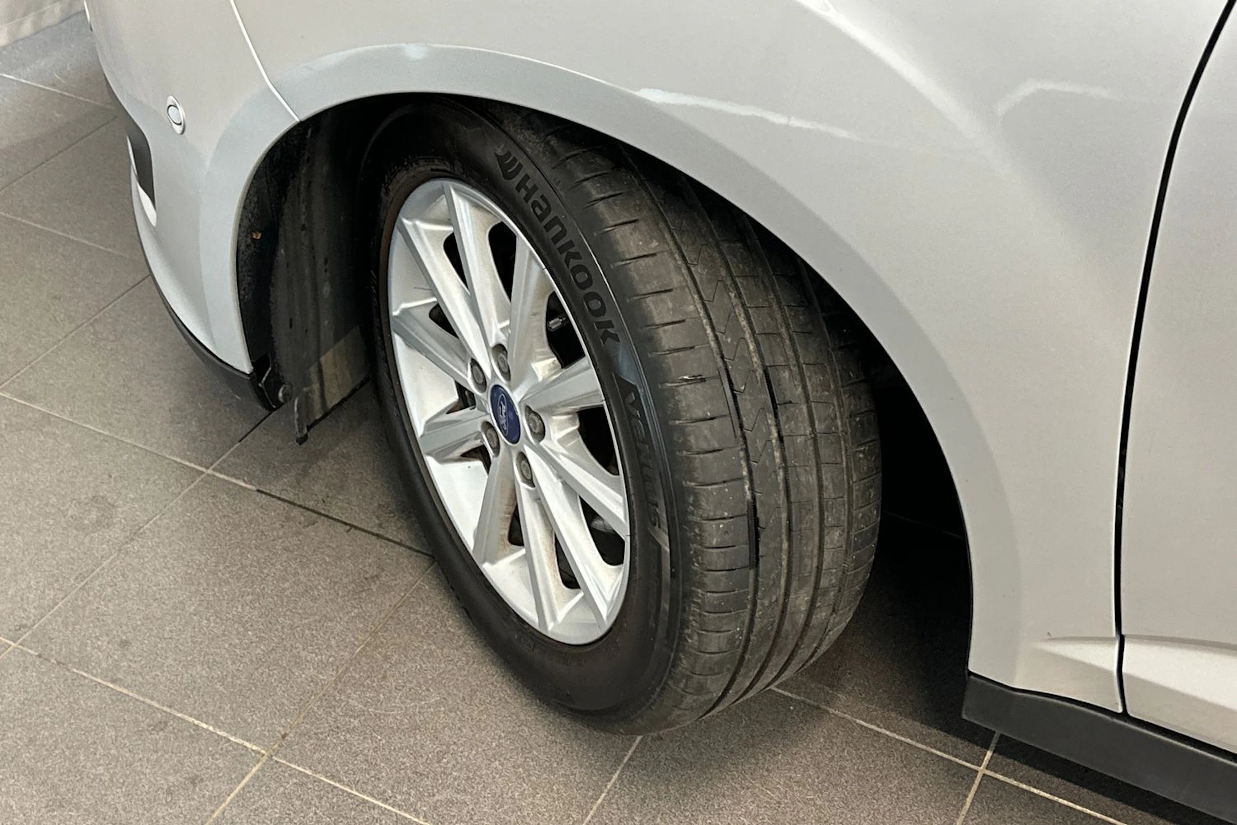 harmaa Ford C-Max 2017 kuva 26.