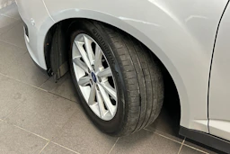 harmaa Ford C-Max 2017 kuva 26.