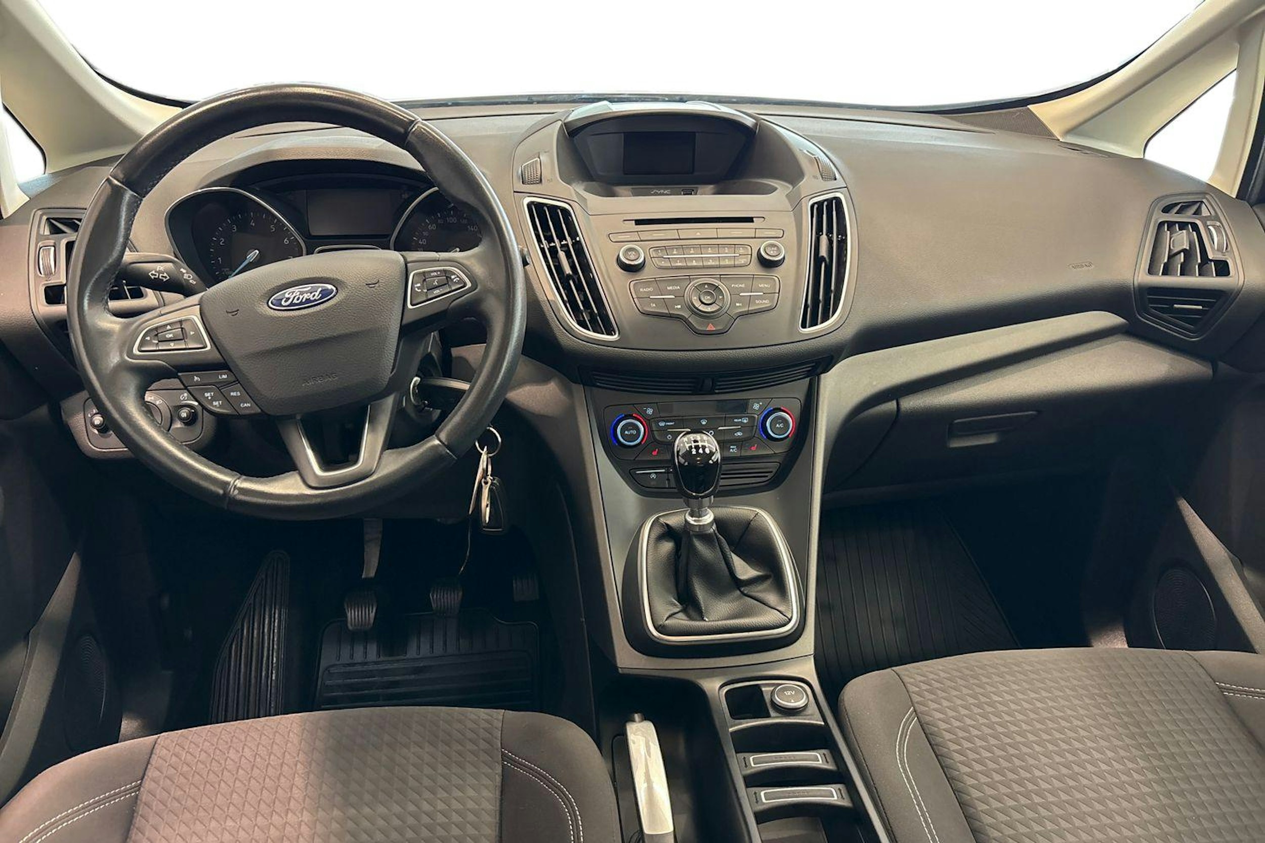 Valkoinen Ford C-Max 2017 kuva 9.