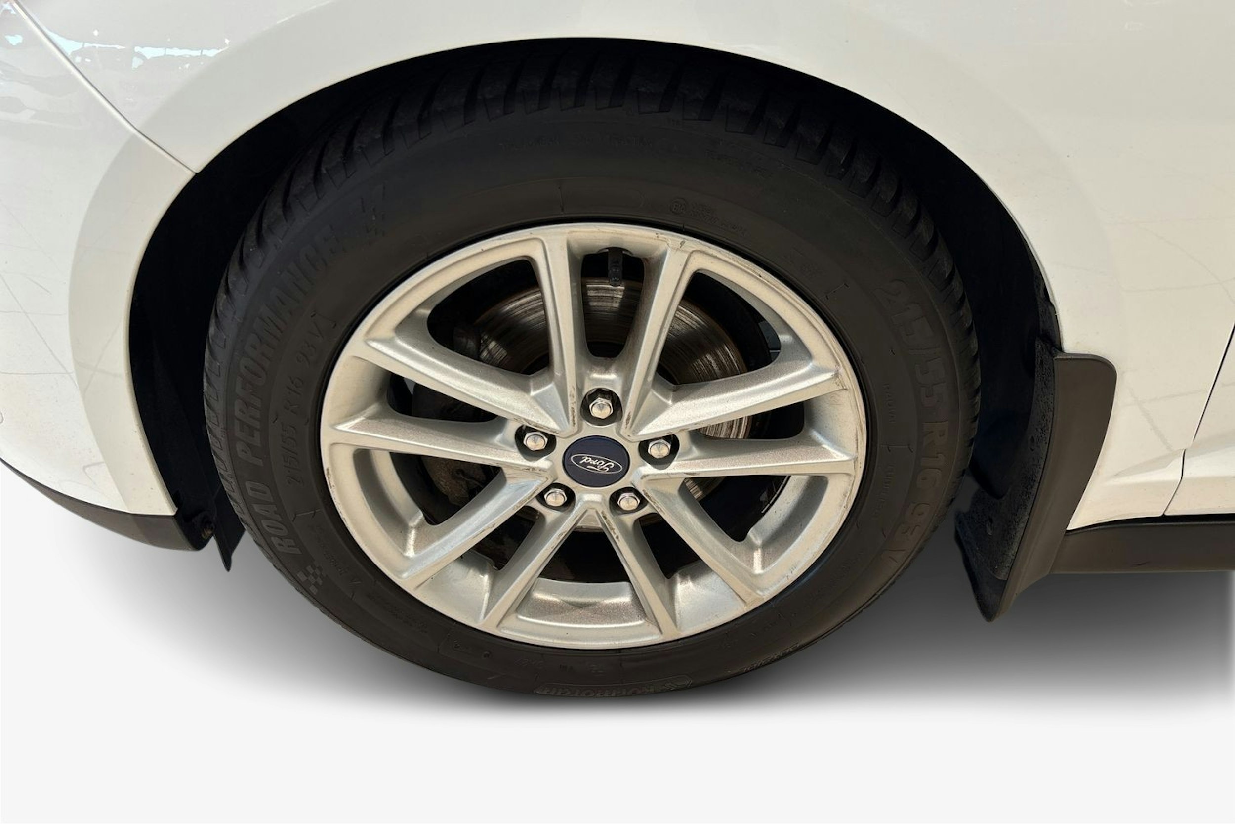 Valkoinen Ford C-Max 2017 kuva 11.