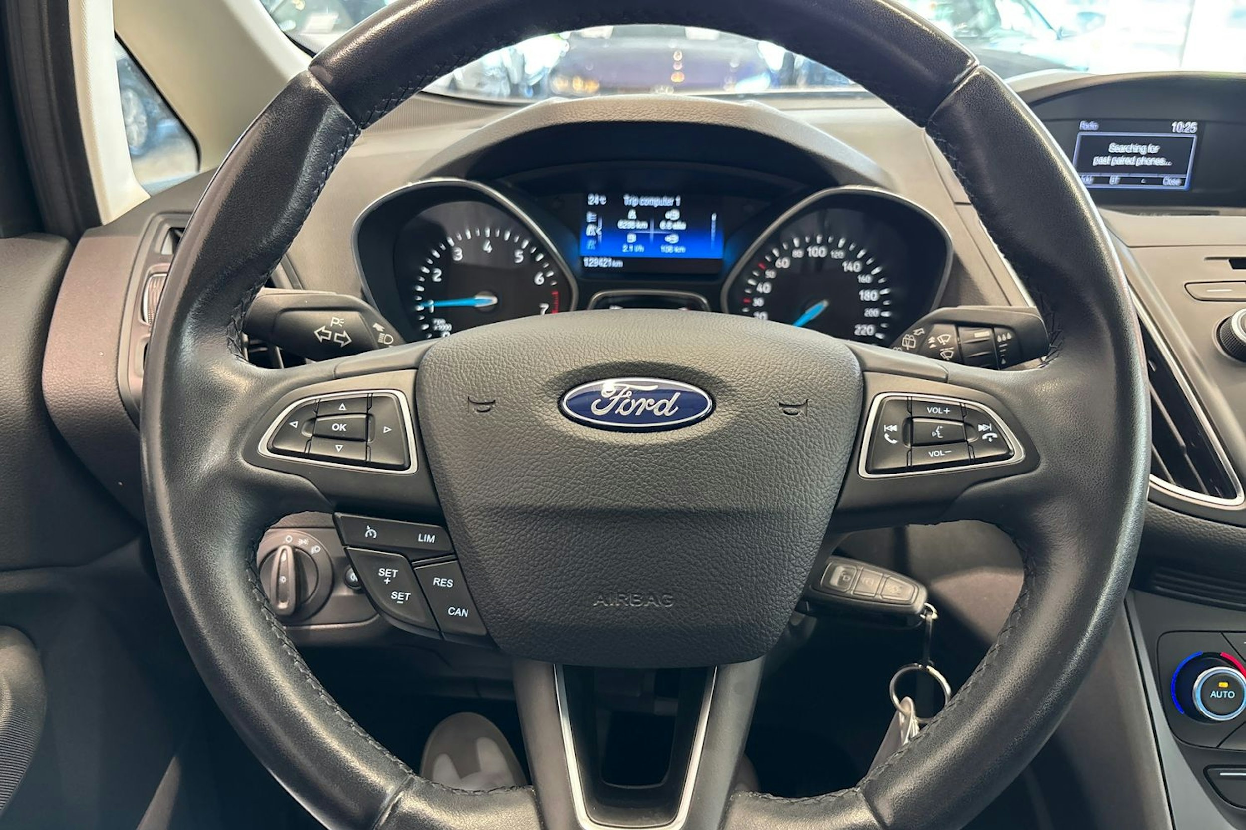 Valkoinen Ford C-Max 2017 kuva 14.