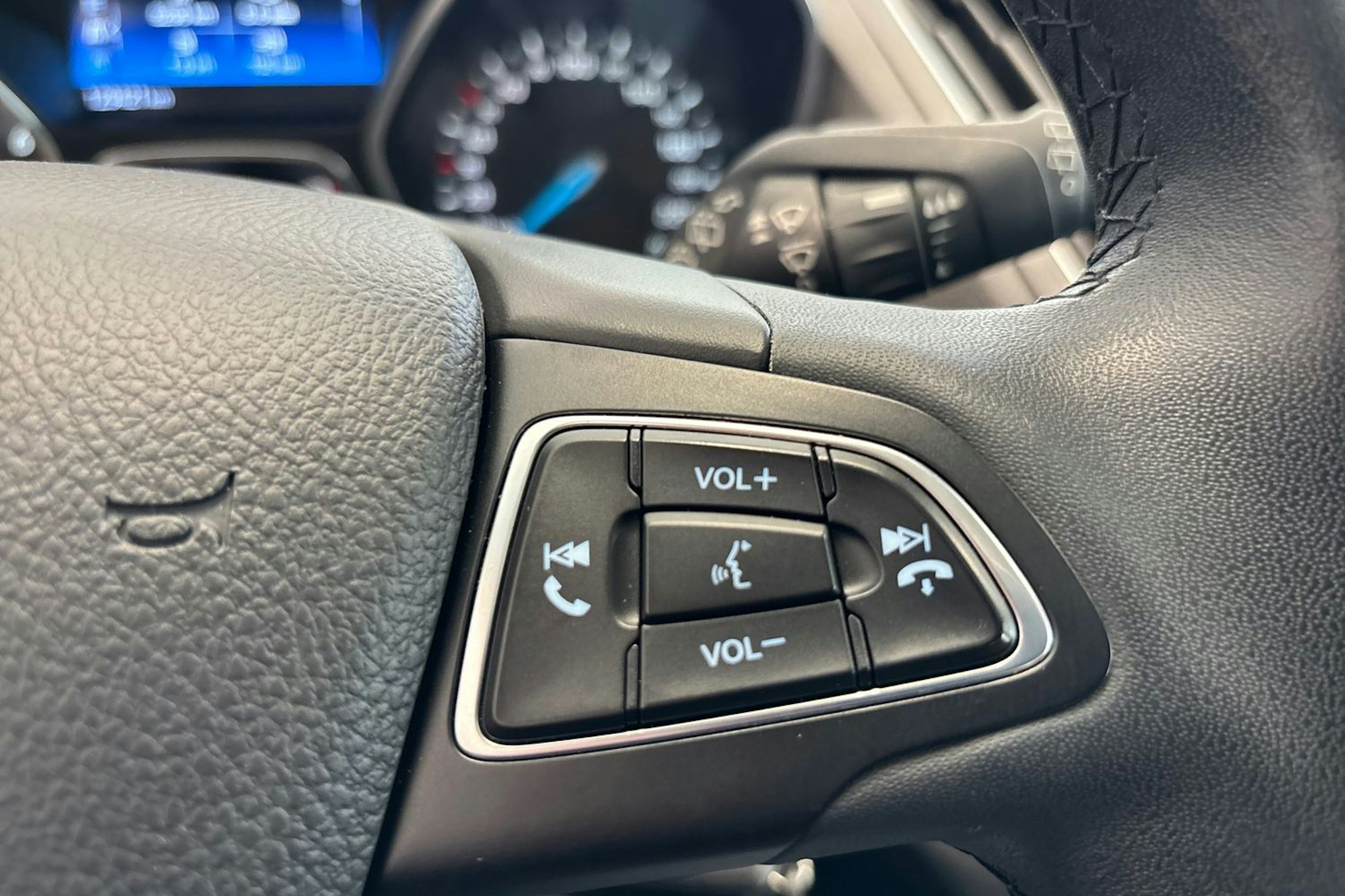 Valkoinen Ford C-Max 2017 kuva 16.