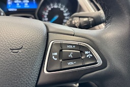 Valkoinen Ford C-Max 2017 kuva 16.