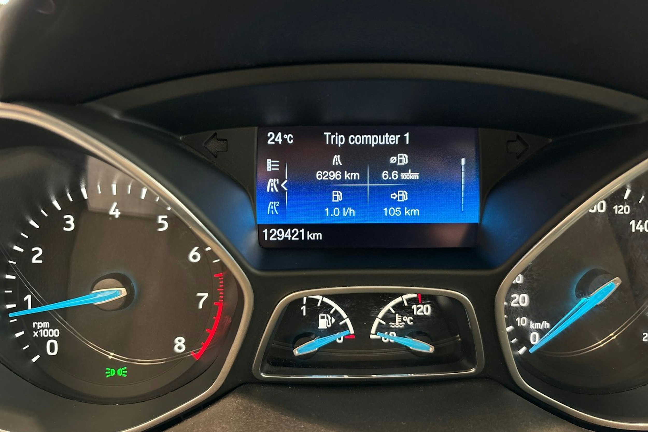 Valkoinen Ford C-Max 2017 kuva 17.