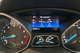 Valkoinen Ford C-Max 2017 kuva 17.