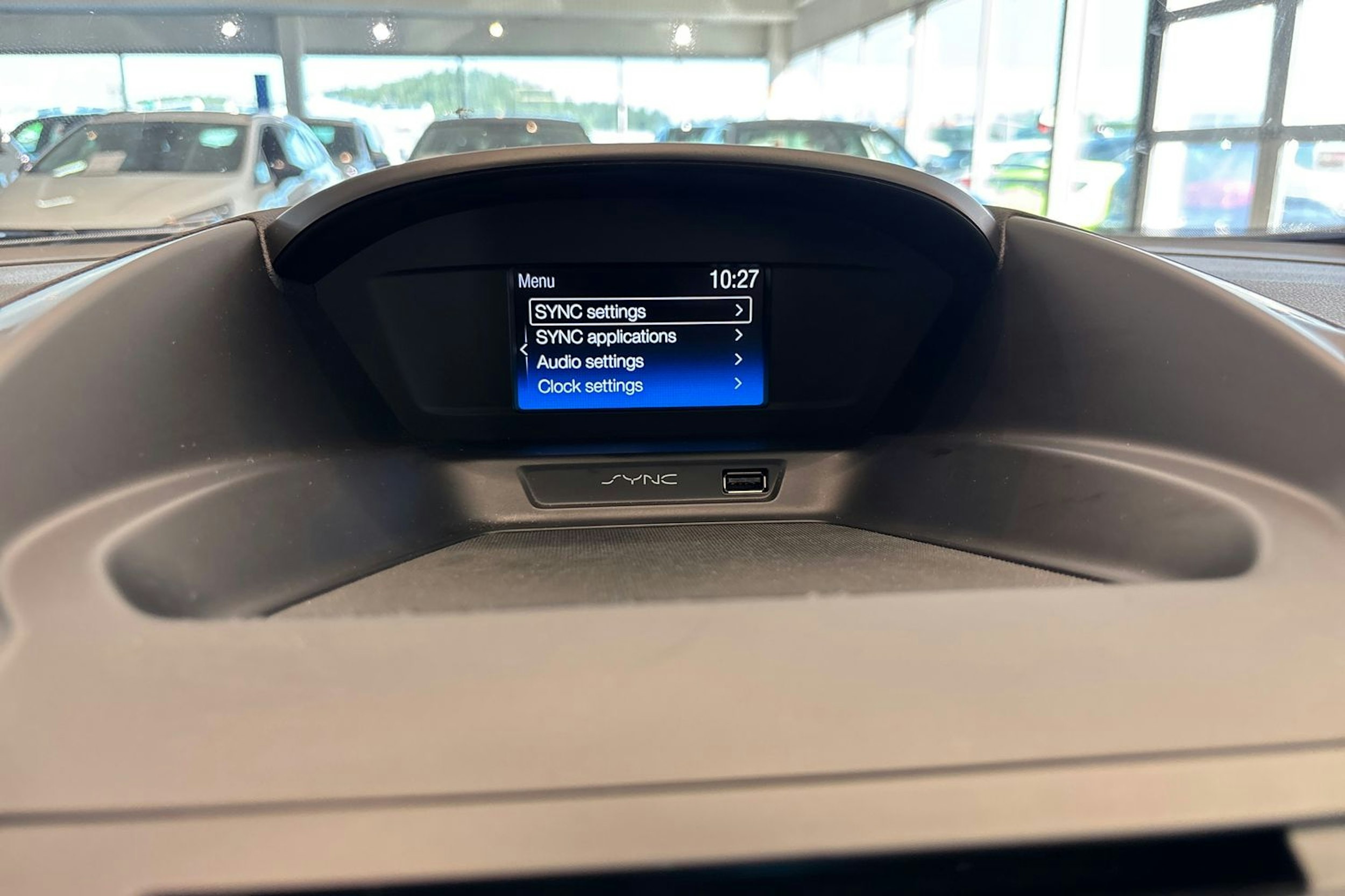 Valkoinen Ford C-Max 2017 kuva 18.