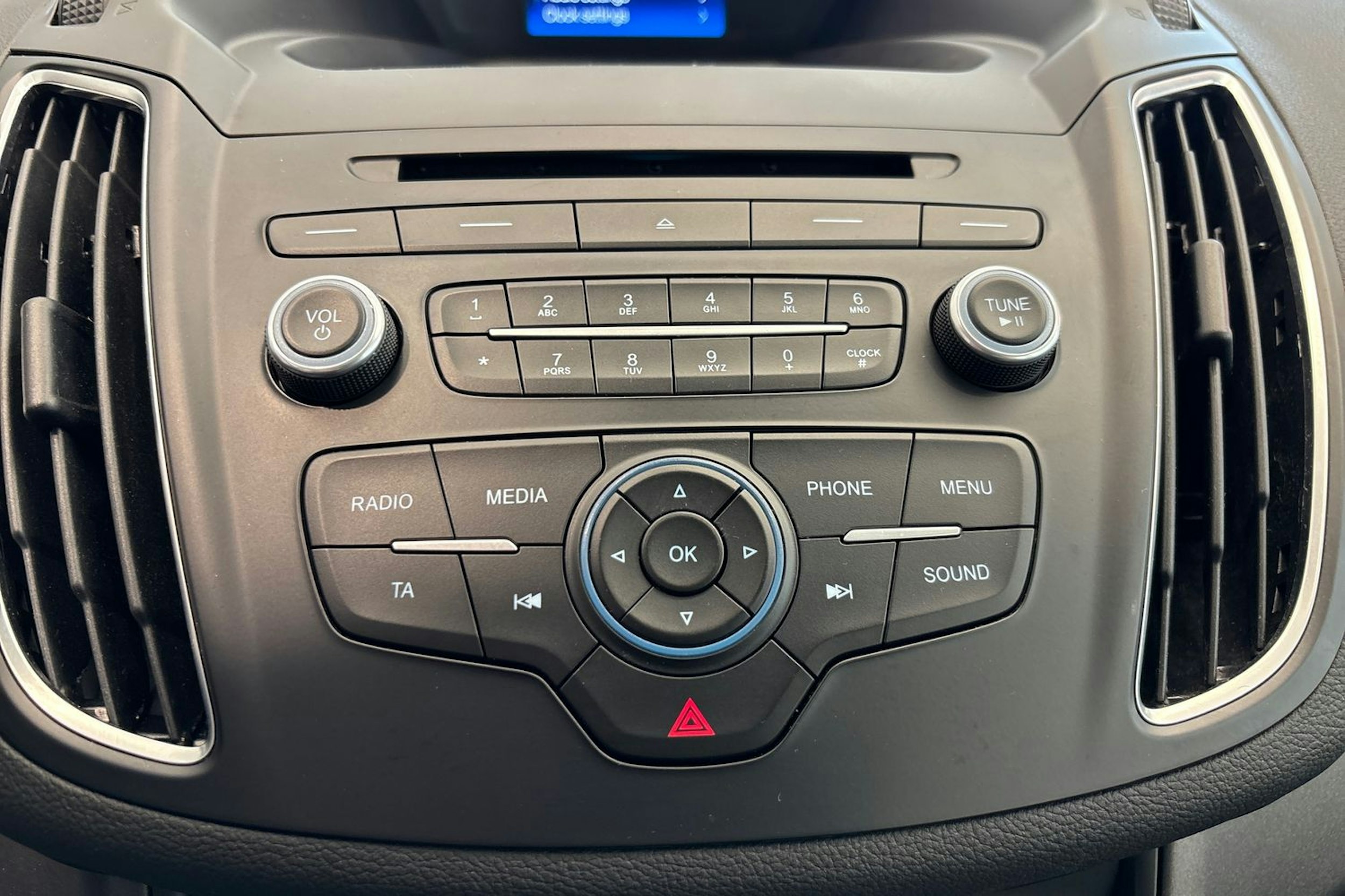 Valkoinen Ford C-Max 2017 kuva 19.