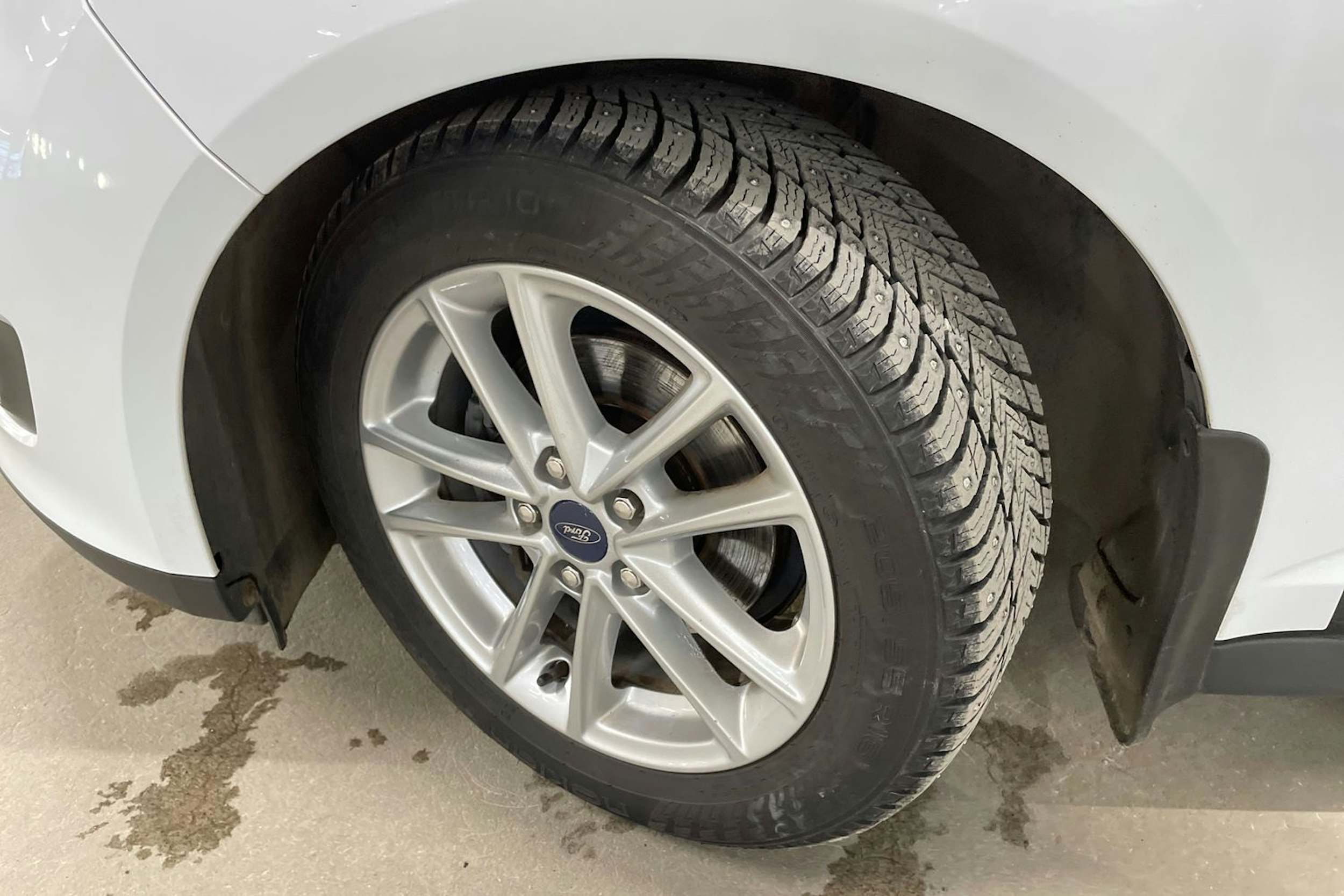 valkoinen Ford C-Max 2018 kuva 10.