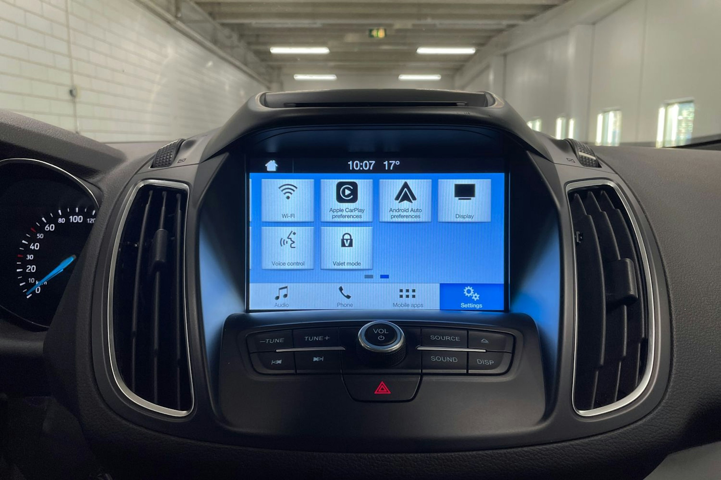 valkoinen Ford C-Max 2018 kuva 15.