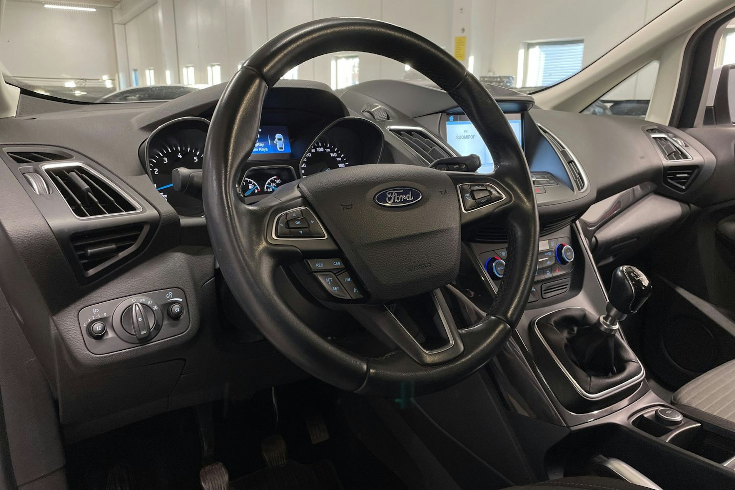 valkoinen Ford C-Max 2018 kuva 22.
