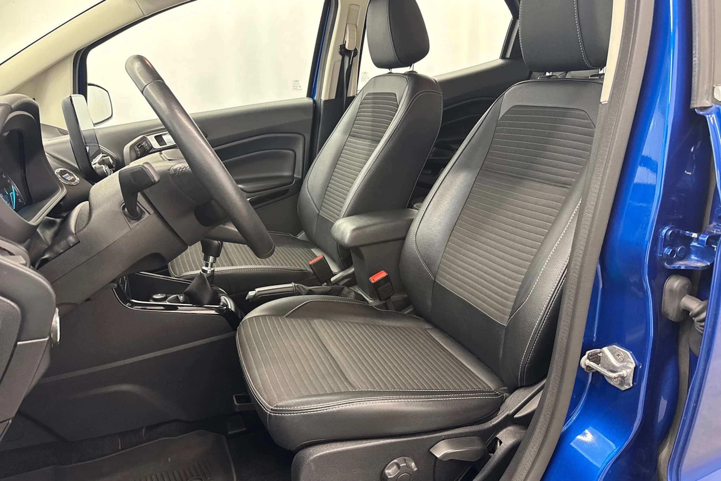 Sininen Ford Ecosport 2018 kuva 11.