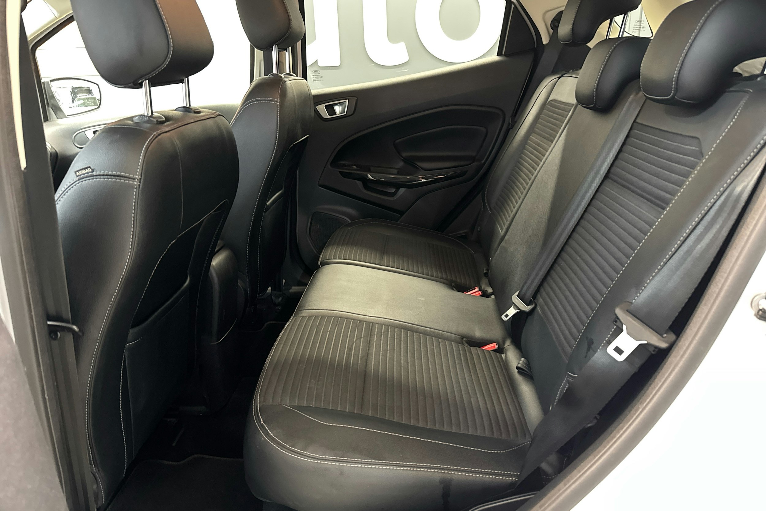 Valkoinen Ford Ecosport 2019 kuva 8.