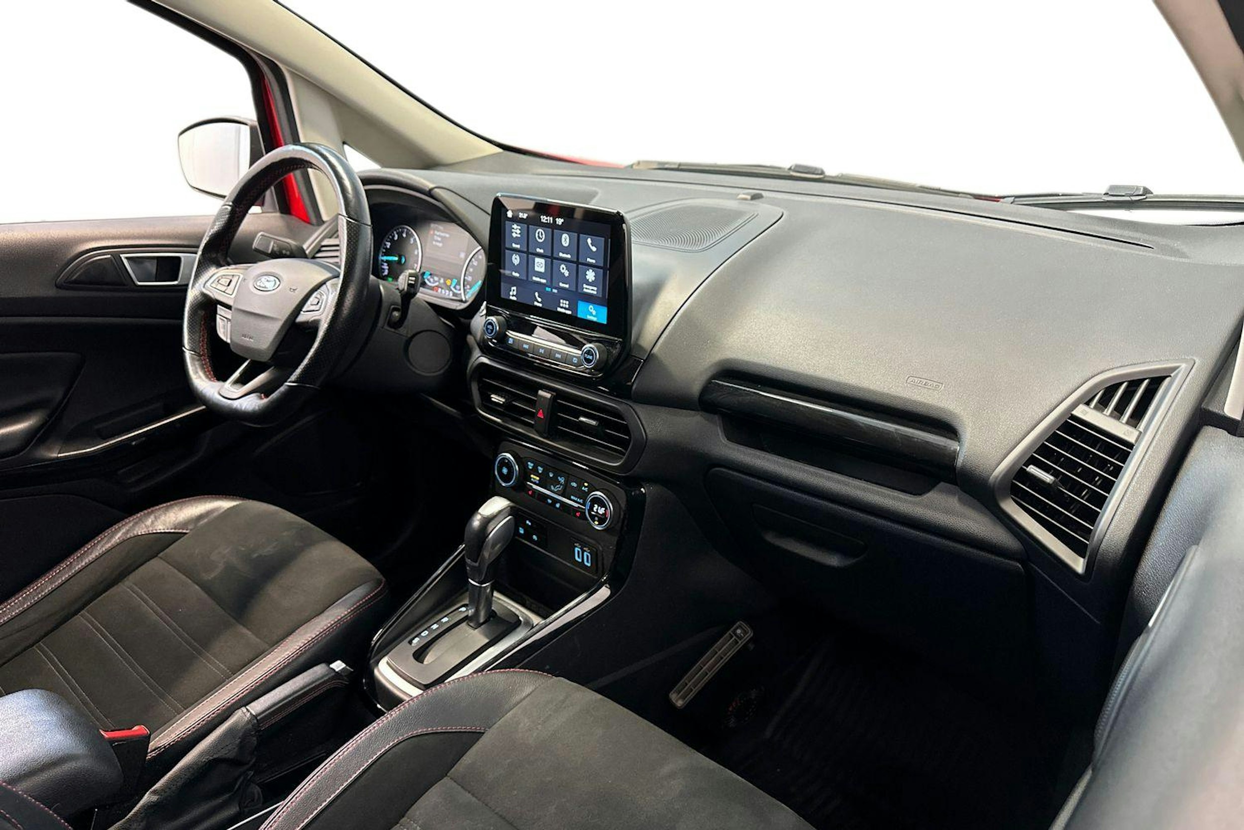 Punainen Ford Ecosport 2019 kuva 9.