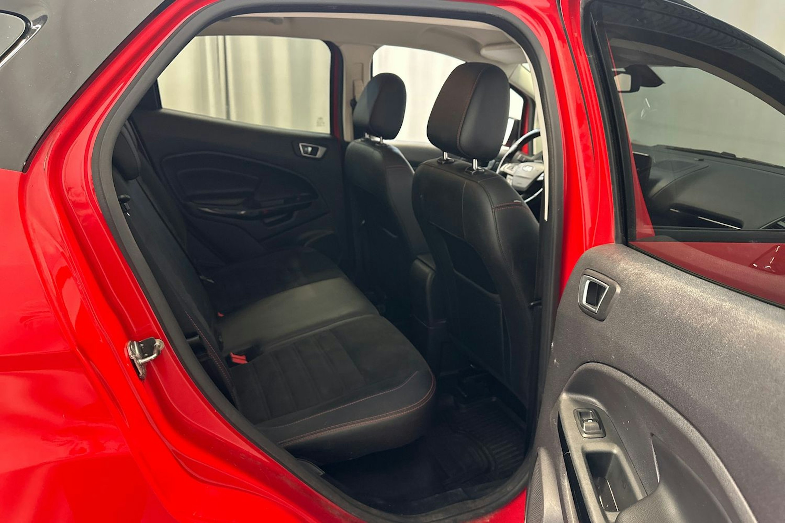Punainen Ford Ecosport 2019 kuva 15.