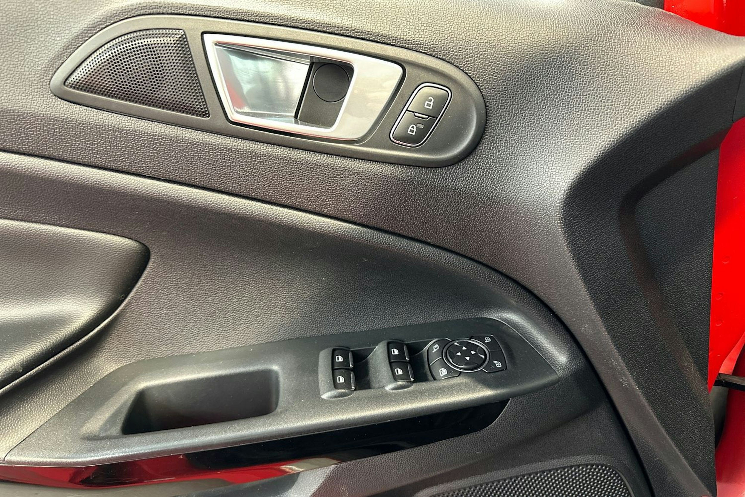 Punainen Ford Ecosport 2019 kuva 17.