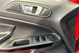 Punainen Ford Ecosport 2019 kuva 17.