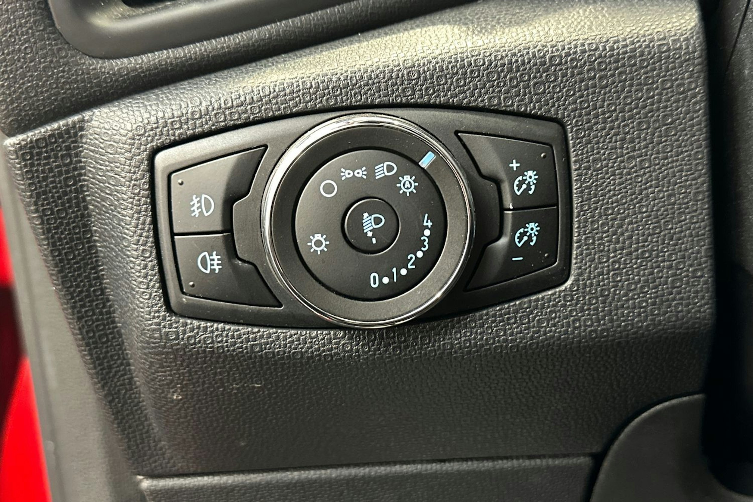 Punainen Ford Ecosport 2019 kuva 18.