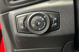 Punainen Ford Ecosport 2019 kuva 18.