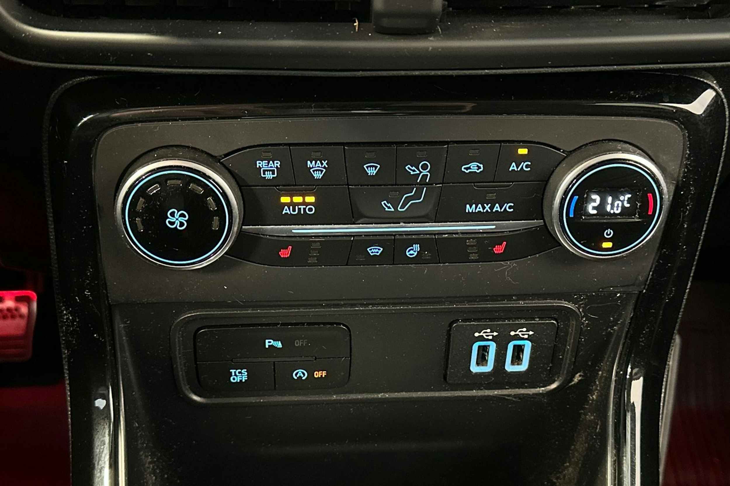 Punainen Ford Ecosport 2019 kuva 25.