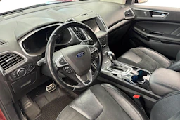 Punainen Ford Edge 2016 kuva 6.