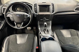 Punainen Ford Edge 2016 kuva 7.