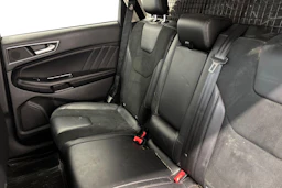 Punainen Ford Edge 2016 kuva 8.
