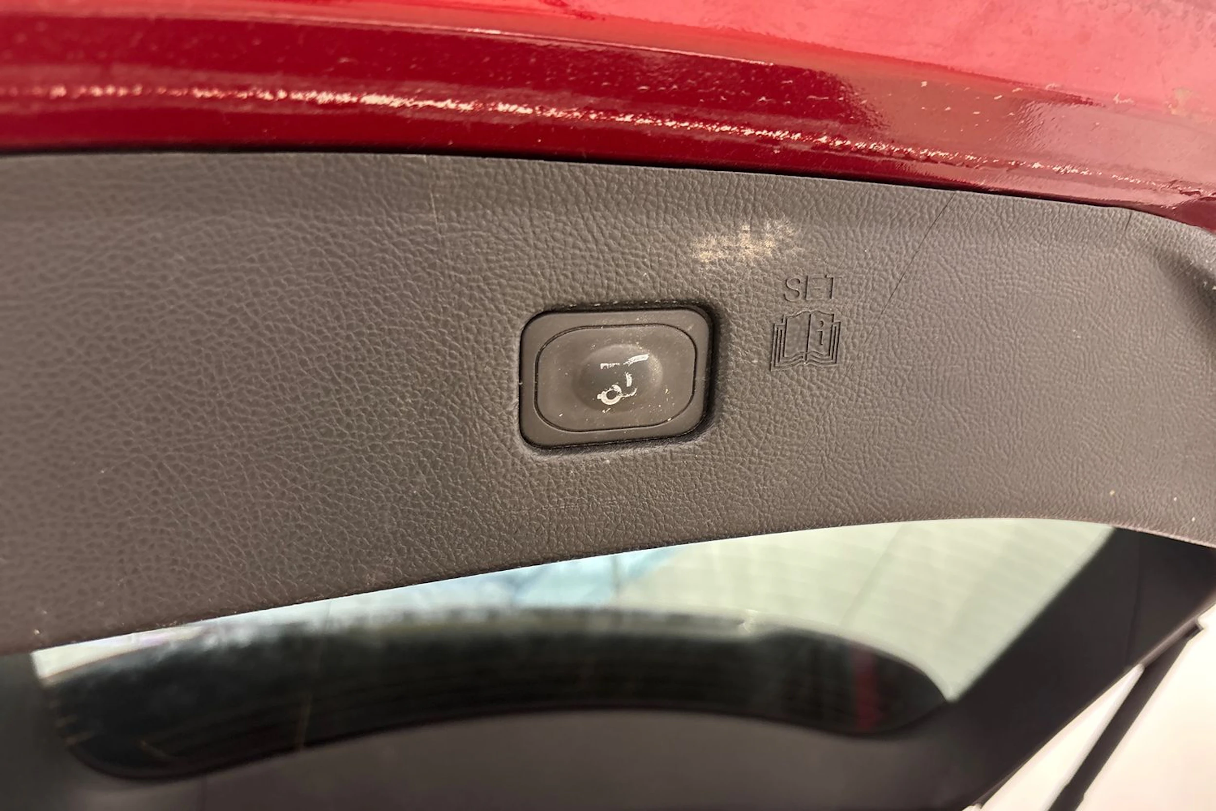 Punainen Ford Edge 2016 kuva 13.