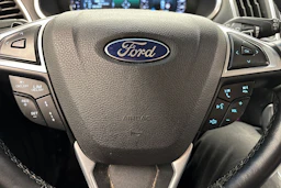 Punainen Ford Edge 2016 kuva 27.