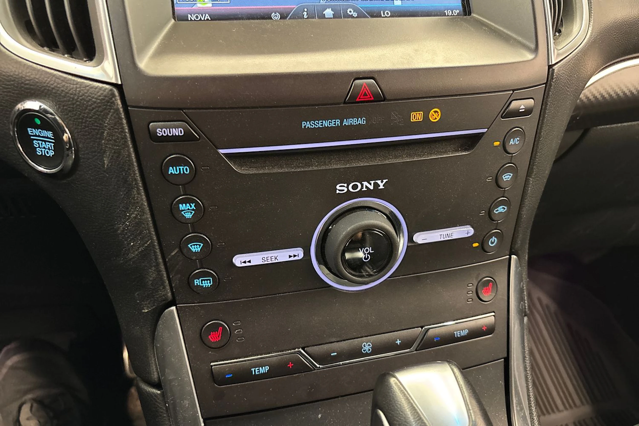 Punainen Ford Edge 2016 kuva 30.