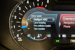Punainen Ford Edge 2016 kuva 37.