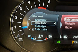Punainen Ford Edge 2016 kuva 38.