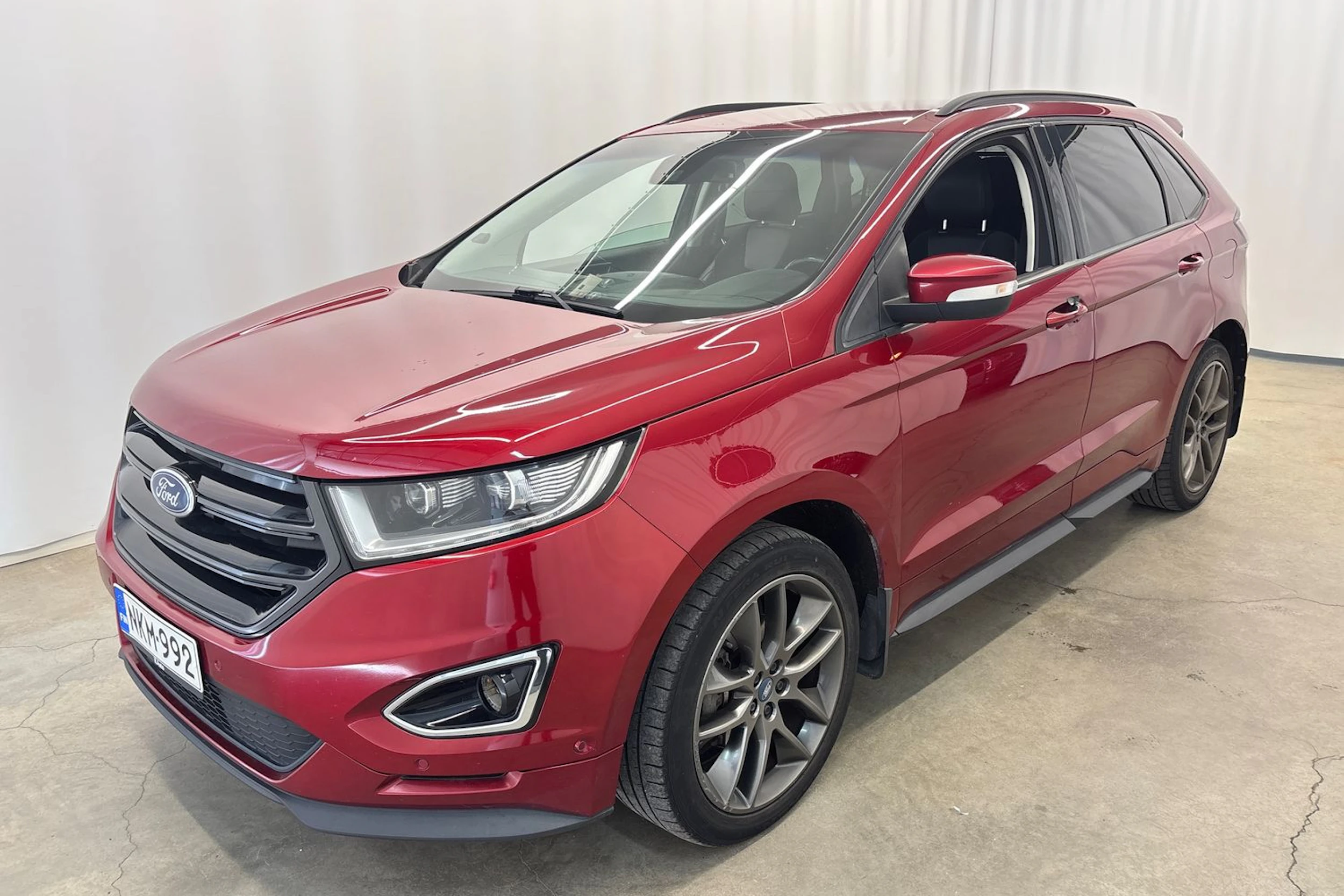 Punainen Ford Edge 2016 kuva 43.