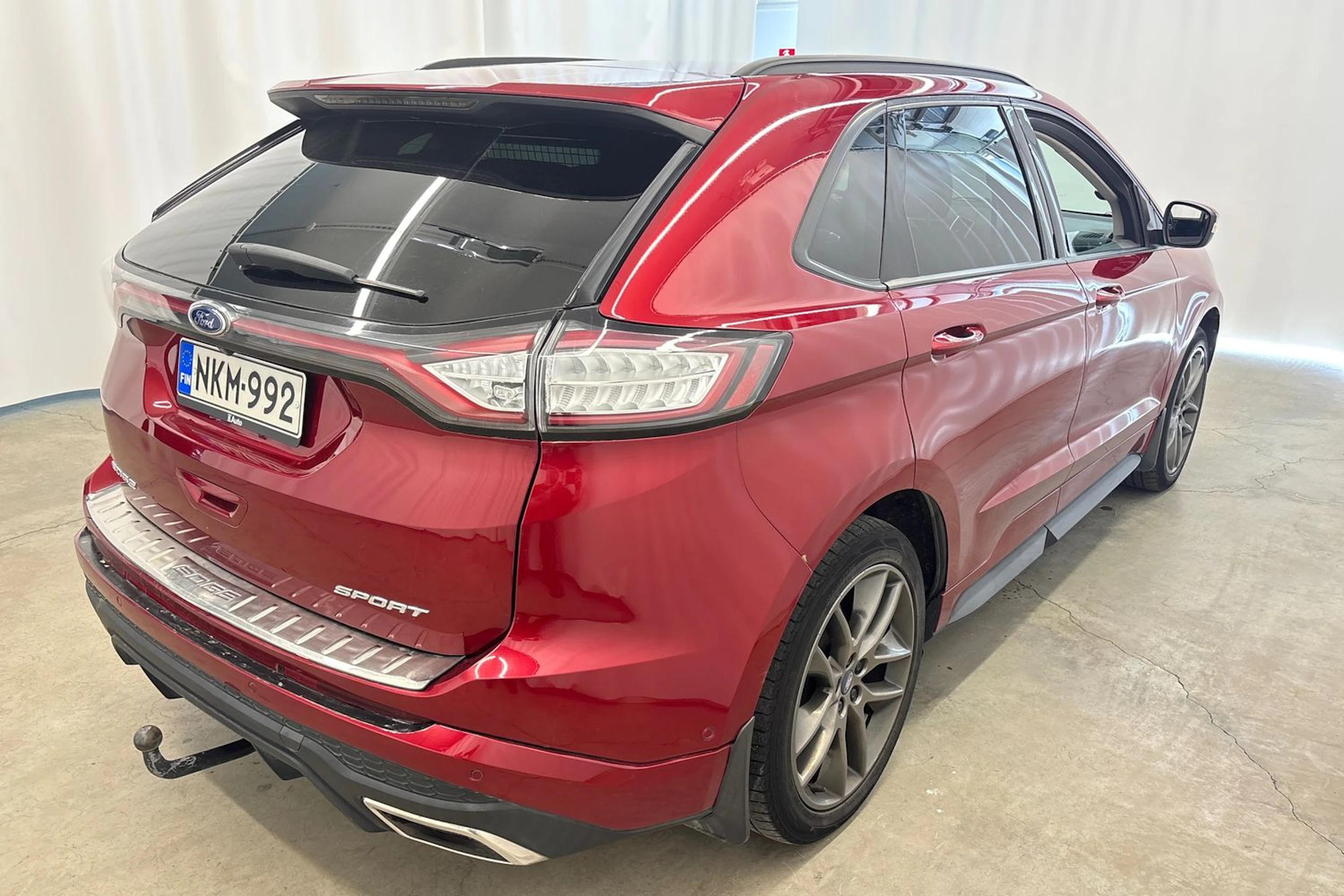 Punainen Ford Edge 2016 kuva 44.