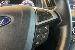 valkoinen Ford Edge 2016 kuva 12.