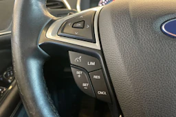 valkoinen Ford Edge 2016 kuva 13.